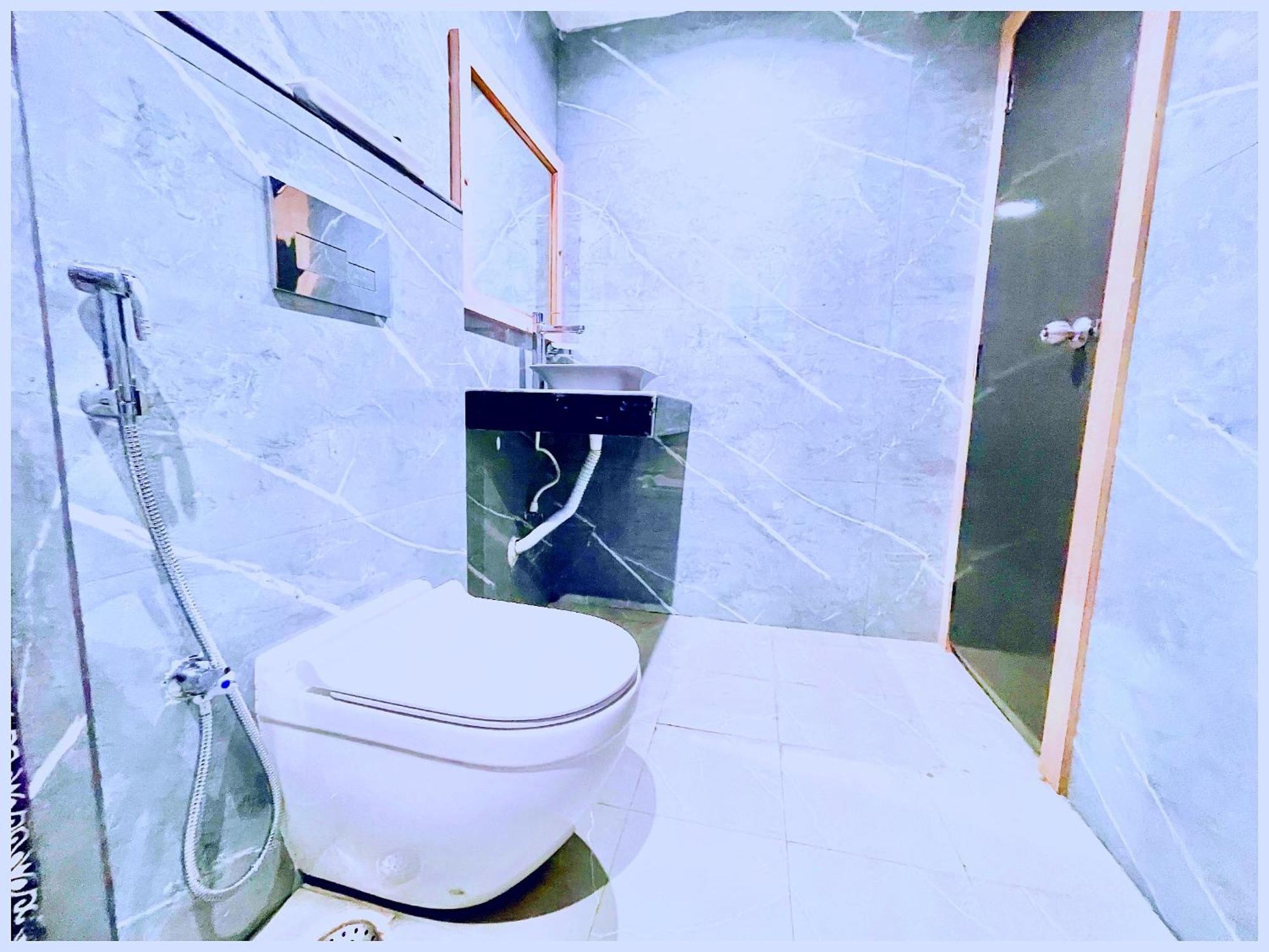 Premium Hotel Ujjain - G A R I M A - Near Mahakal Temple And Rivar - Railway Station - Hygiene & Spacious Room - With Wifi- And Parking Facilities - Best Hotel In ウッジャイン エクステリア 写真