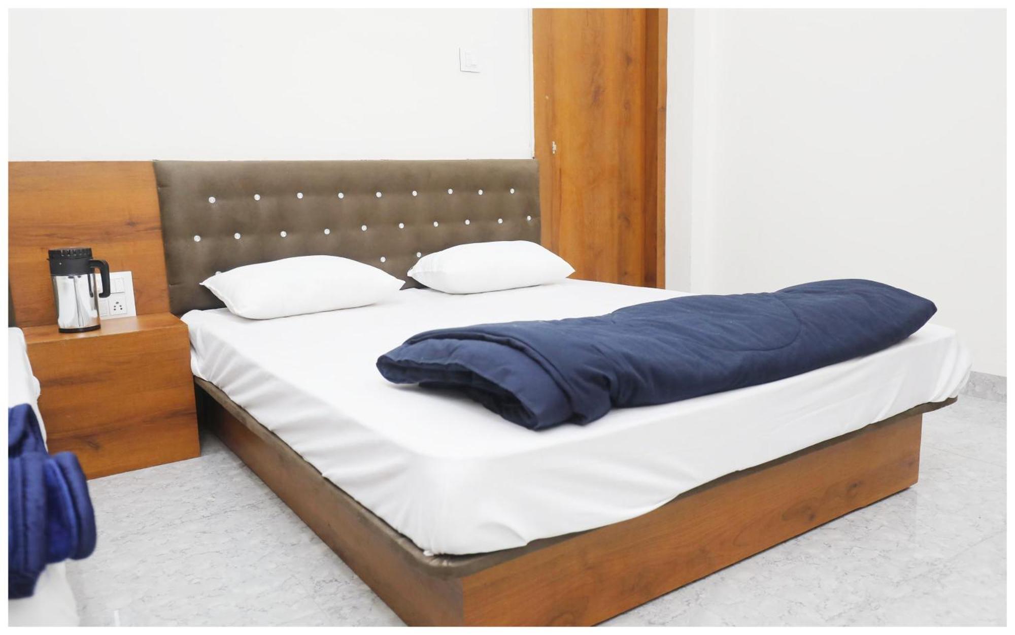 Premium Hotel Ujjain - G A R I M A - Near Mahakal Temple And Rivar - Railway Station - Hygiene & Spacious Room - With Wifi- And Parking Facilities - Best Hotel In ウッジャイン エクステリア 写真