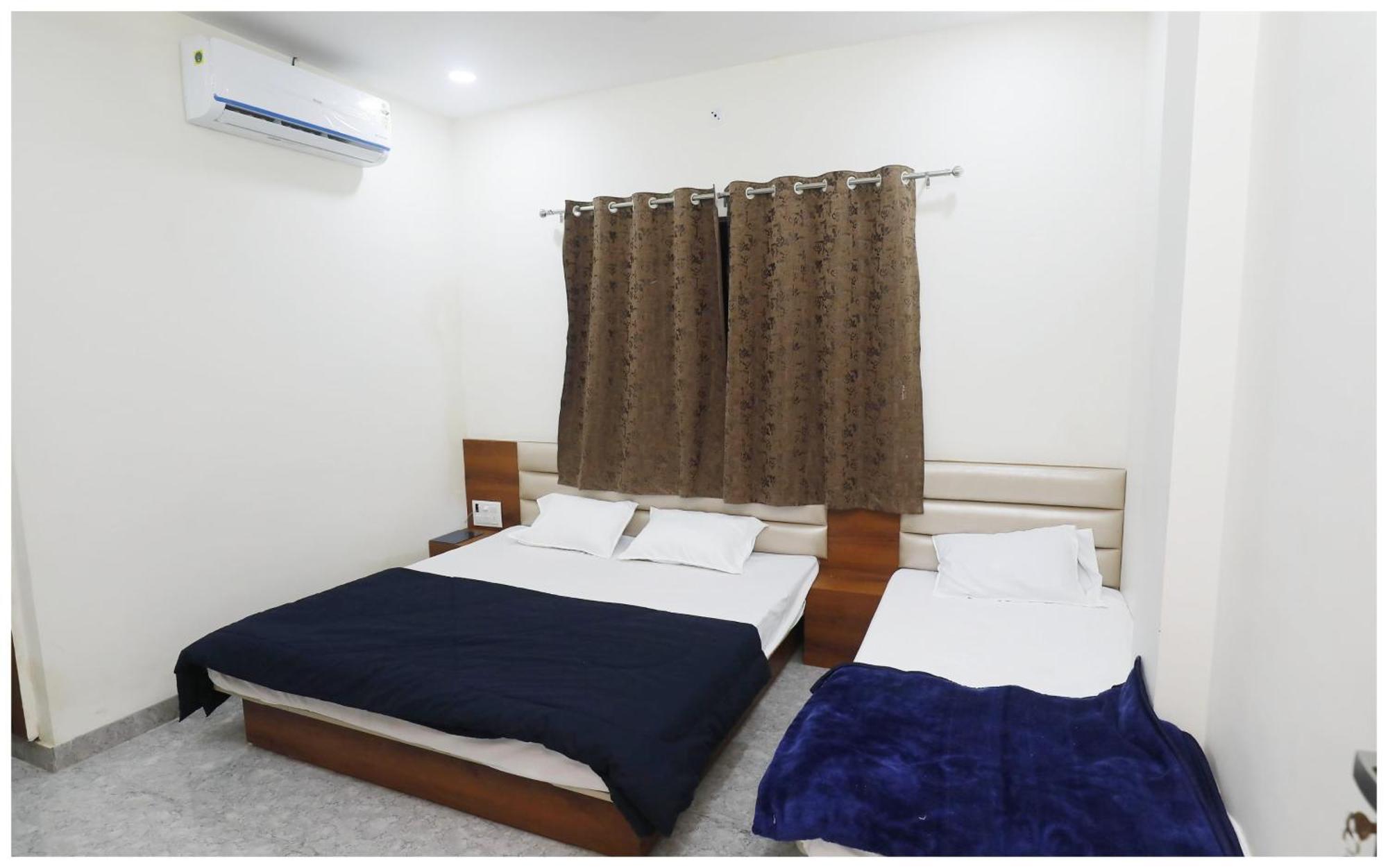 Premium Hotel Ujjain - G A R I M A - Near Mahakal Temple And Rivar - Railway Station - Hygiene & Spacious Room - With Wifi- And Parking Facilities - Best Hotel In ウッジャイン エクステリア 写真