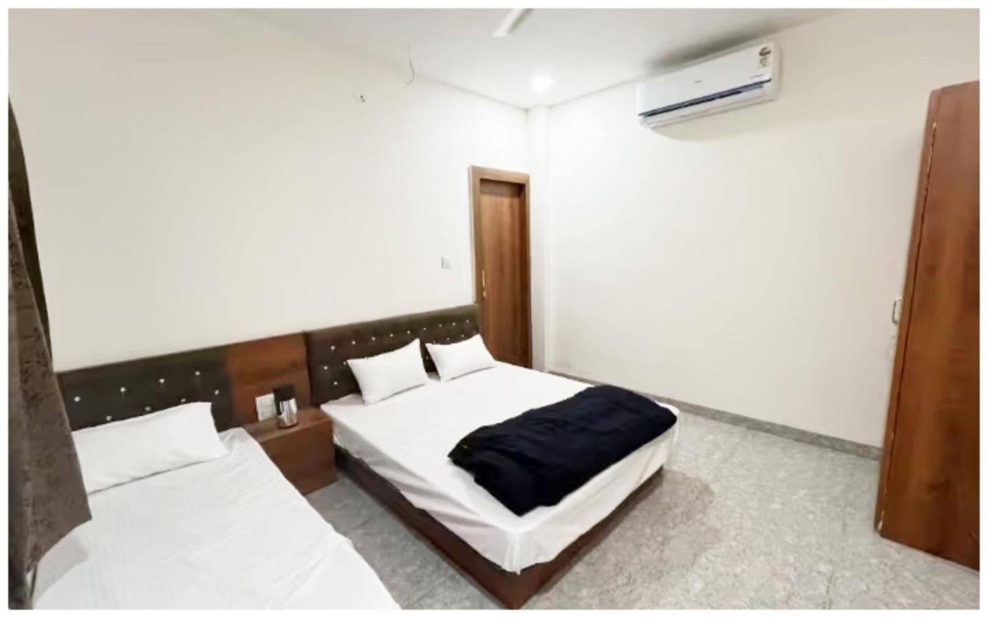 Premium Hotel Ujjain - G A R I M A - Near Mahakal Temple And Rivar - Railway Station - Hygiene & Spacious Room - With Wifi- And Parking Facilities - Best Hotel In ウッジャイン エクステリア 写真