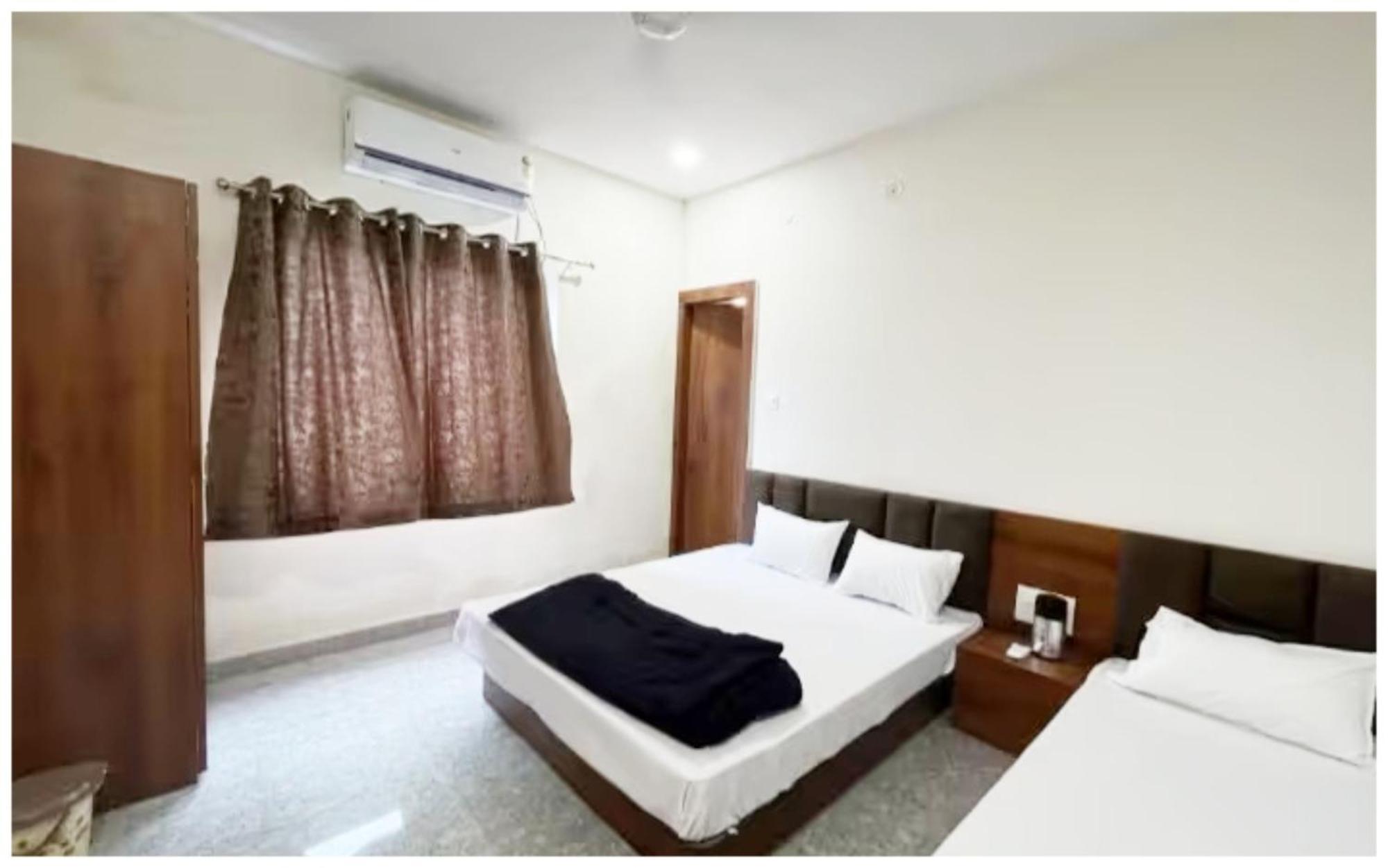Premium Hotel Ujjain - G A R I M A - Near Mahakal Temple And Rivar - Railway Station - Hygiene & Spacious Room - With Wifi- And Parking Facilities - Best Hotel In ウッジャイン エクステリア 写真