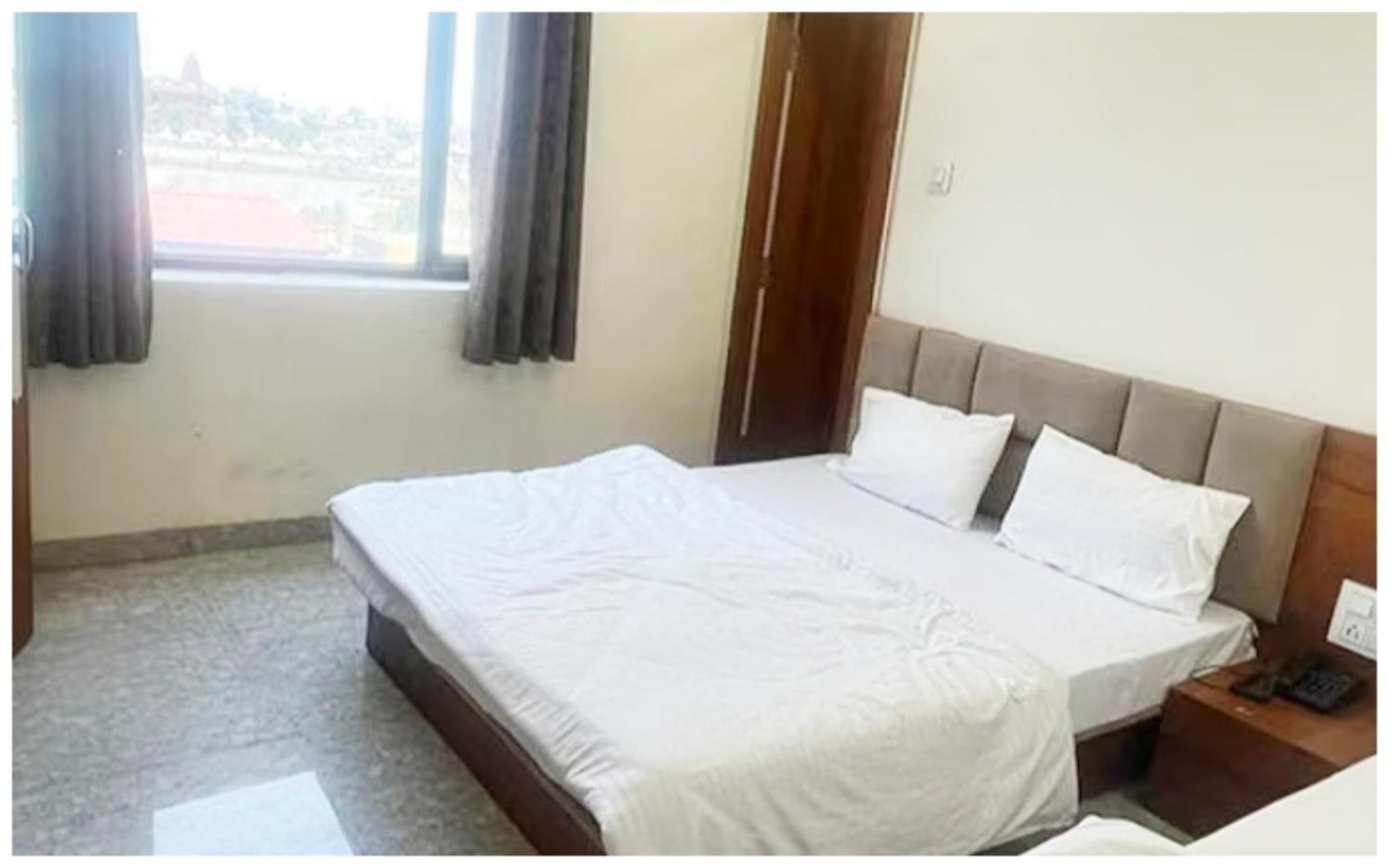 Premium Hotel Ujjain - G A R I M A - Near Mahakal Temple And Rivar - Railway Station - Hygiene & Spacious Room - With Wifi- And Parking Facilities - Best Hotel In ウッジャイン エクステリア 写真