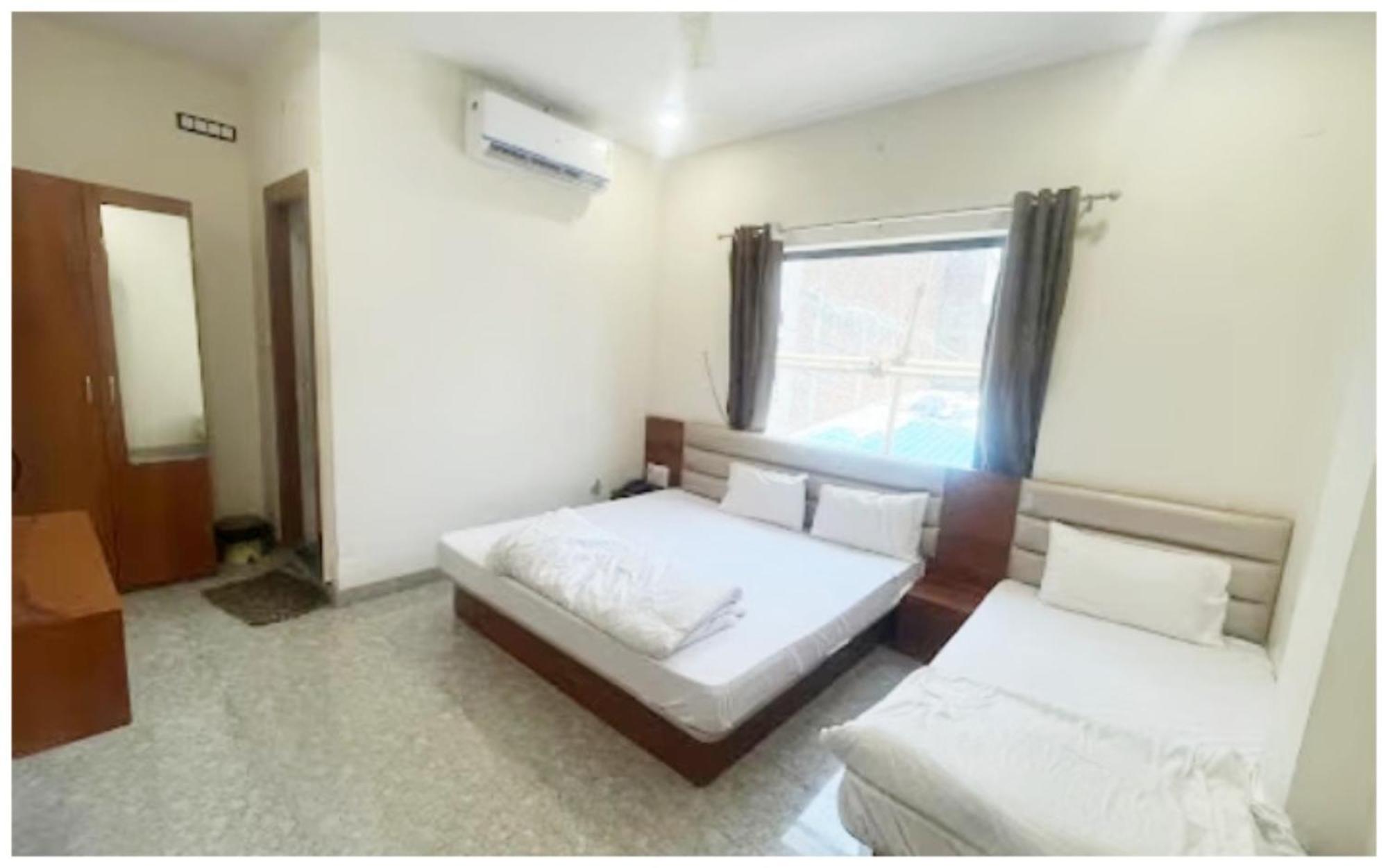 Premium Hotel Ujjain - G A R I M A - Near Mahakal Temple And Rivar - Railway Station - Hygiene & Spacious Room - With Wifi- And Parking Facilities - Best Hotel In ウッジャイン エクステリア 写真