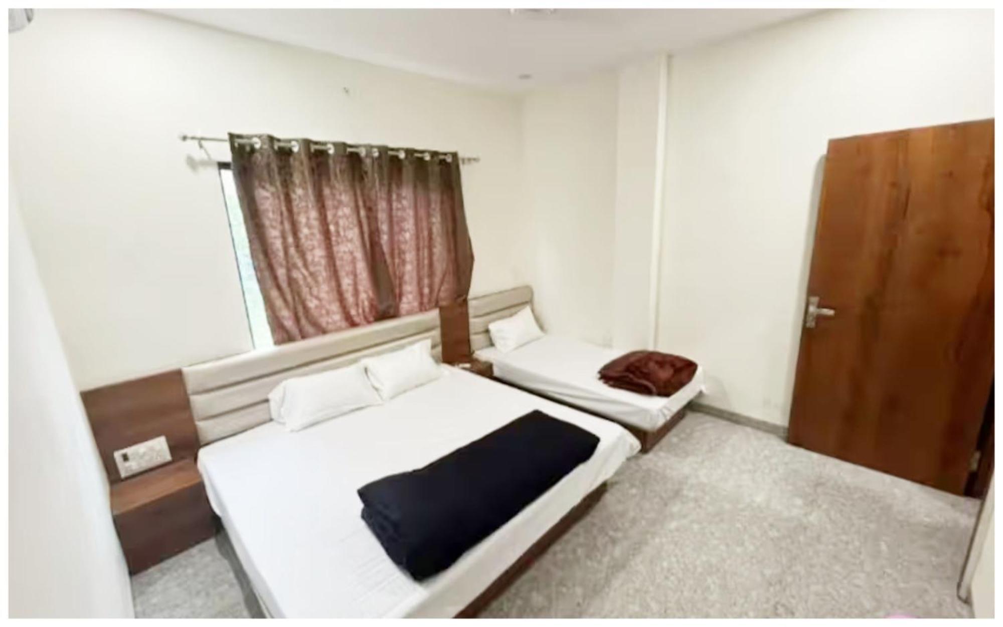 Premium Hotel Ujjain - G A R I M A - Near Mahakal Temple And Rivar - Railway Station - Hygiene & Spacious Room - With Wifi- And Parking Facilities - Best Hotel In ウッジャイン エクステリア 写真